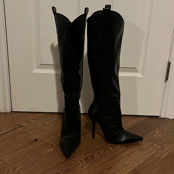 Knee high black heeled boots - Picture 1 of 4